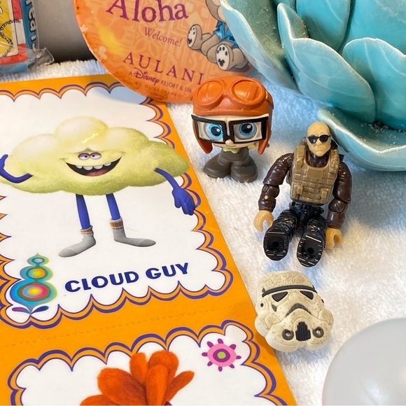 6 for$20♥️Toybundle.Toys,cards,keychain,Mickey button,etc. - Picture 4 of 8